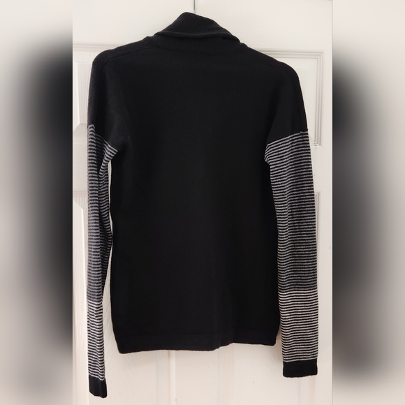 Patagonia Lambs Wool Blend Cardigan Sweater Black Gray Stripes sz M - Picture 2 of 9